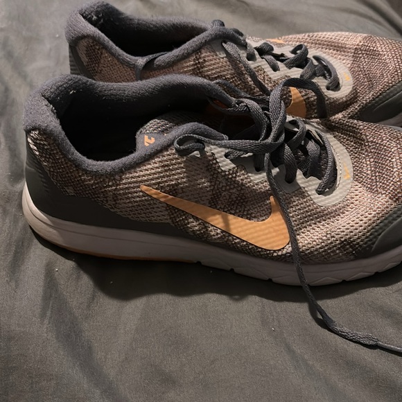 Nike women’s Flex Experience RN 4 size 8 - Picture 3 of 6